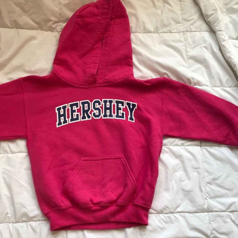 Girls pink Hershey Park sweatshirt.